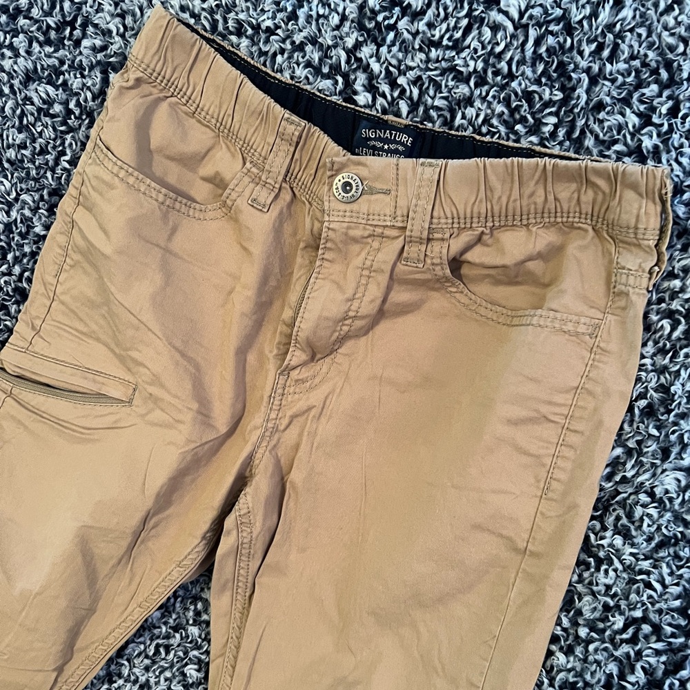 Levi Brand Khaki slim leg plants sz 29x30